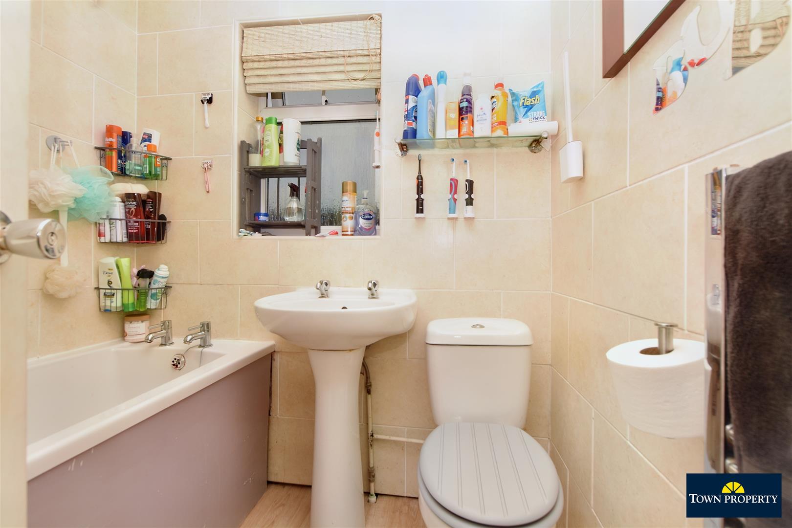 Property Details for Fletching Road Eastbourne BN22 9DU Town